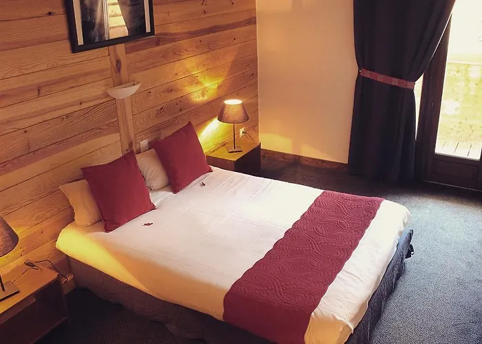 Hotel De La Valentin 2*